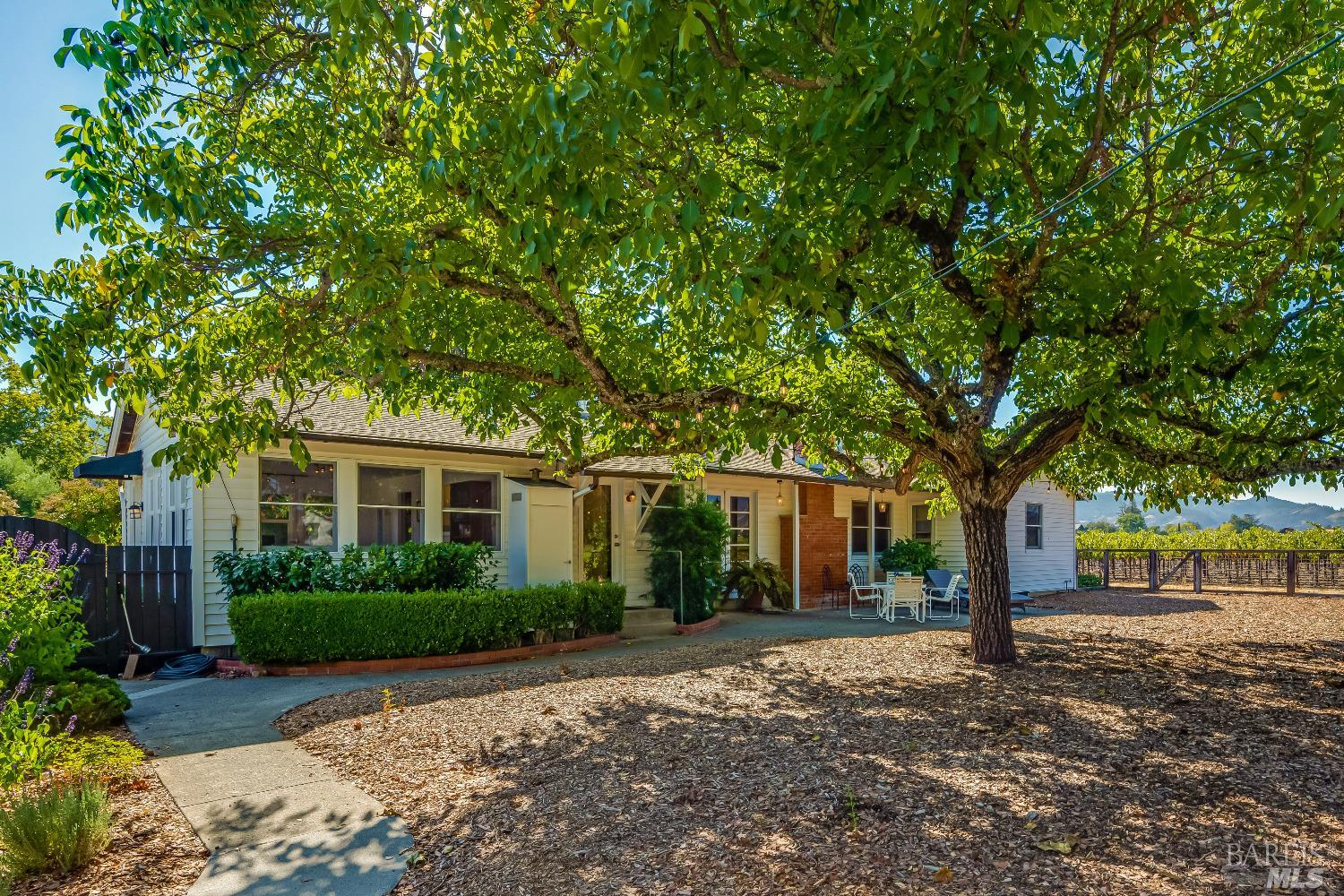 Detail Gallery Image 25 of 34 For 1234 Davis Ln, Saint Helena,  CA 94574 - 2 Beds | 1/1 Baths