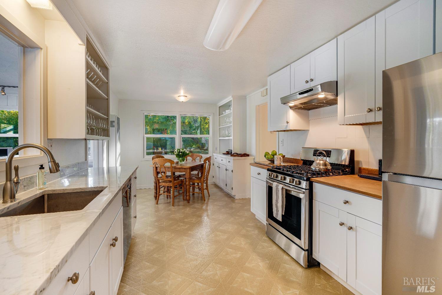 Detail Gallery Image 10 of 34 For 1234 Davis Ln, Saint Helena,  CA 94574 - 2 Beds | 1/1 Baths