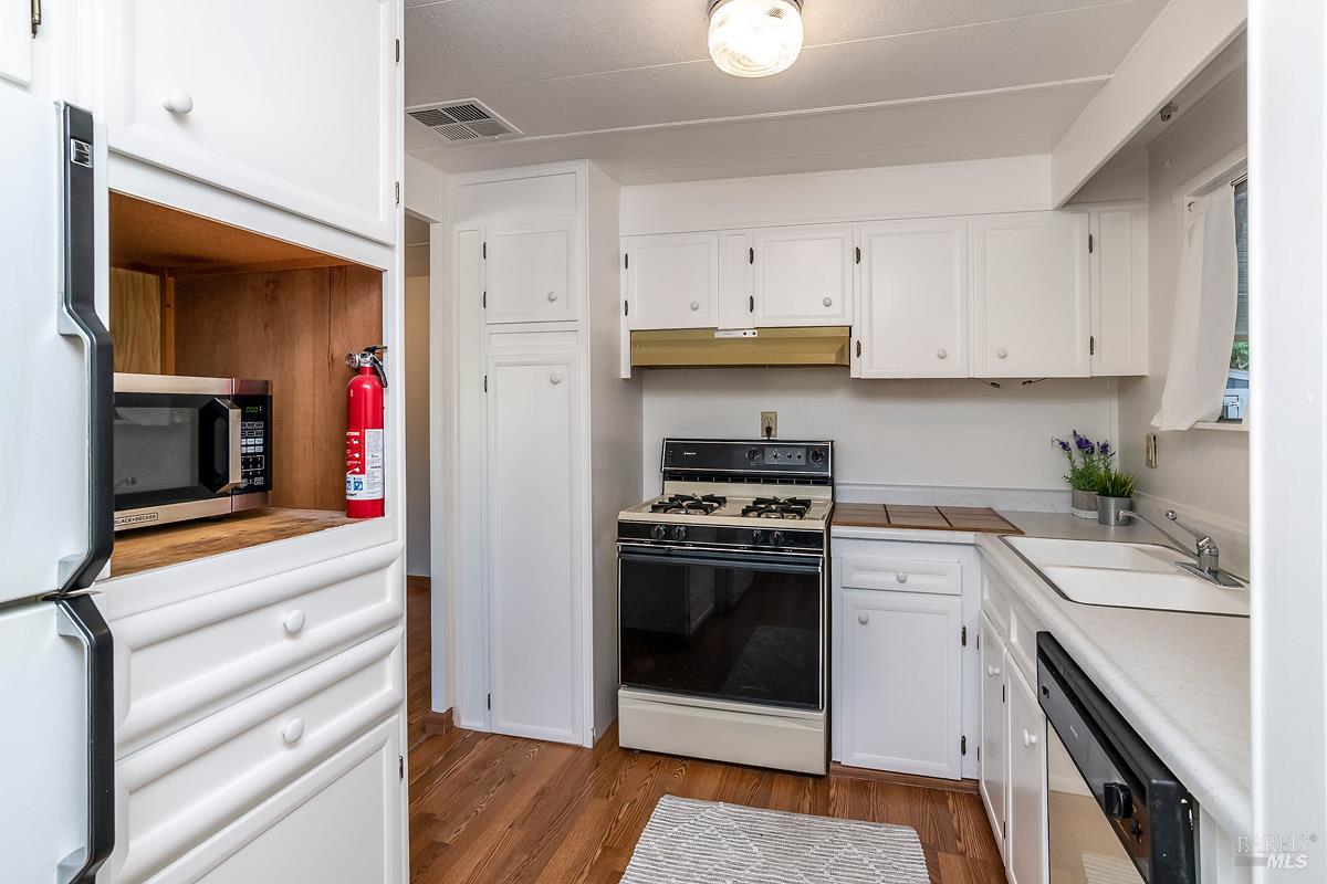 Detail Gallery Image 9 of 16 For 119 Marin Valley Dr, Novato,  CA 94949 - 2 Beds | 2 Baths