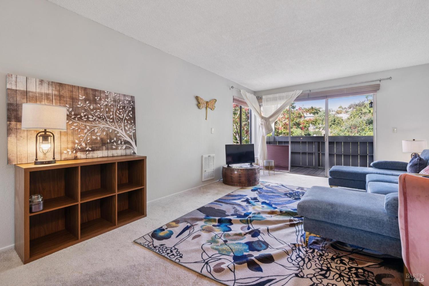 Detail Gallery Image 9 of 34 For 900 Southampton Rd #2,  Benicia,  CA 94510 - 1 Beds | 1 Baths