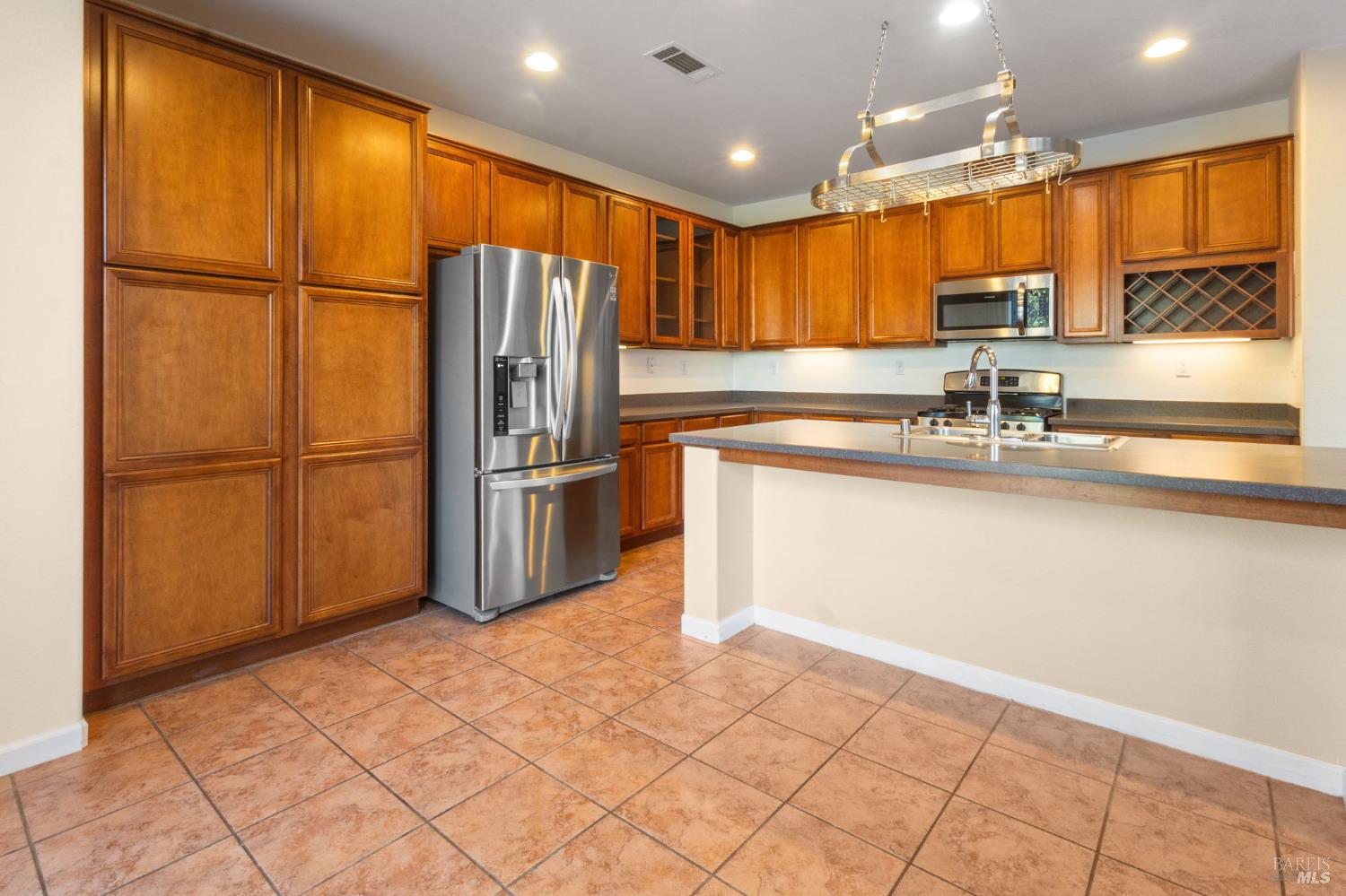 Detail Gallery Image 16 of 48 For 5018 Brown Ln, Fairfield,  CA 94533 - 3 Beds | 2/1 Baths