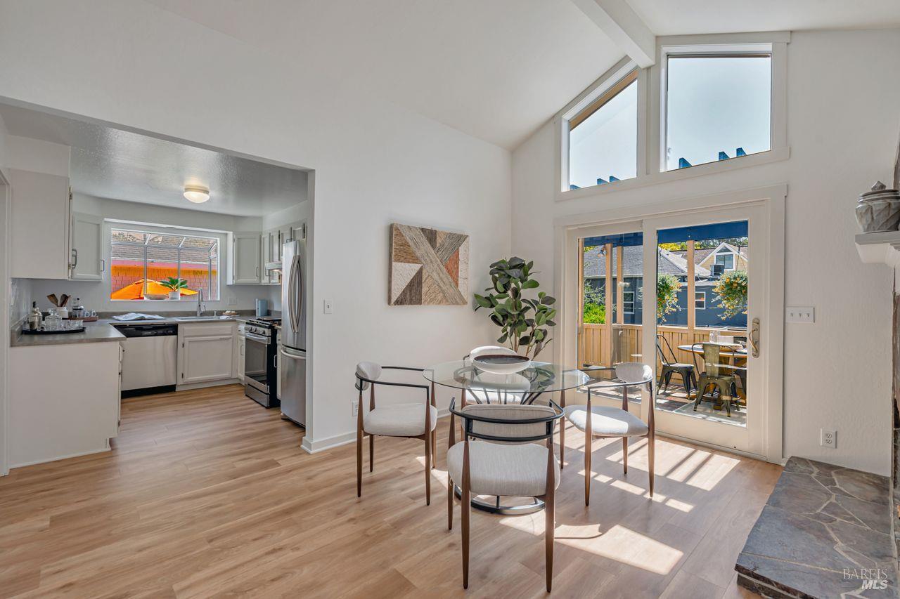 Detail Gallery Image 5 of 27 For 105 Bayview St, San Rafael,  CA 94901 - 3 Beds | 2 Baths