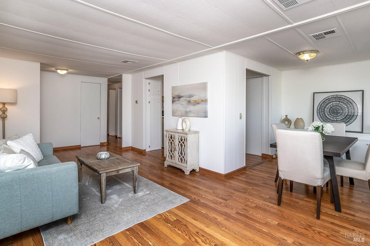 Detail Gallery Image 6 of 16 For 119 Marin Valley Dr, Novato,  CA 94949 - 2 Beds | 2 Baths