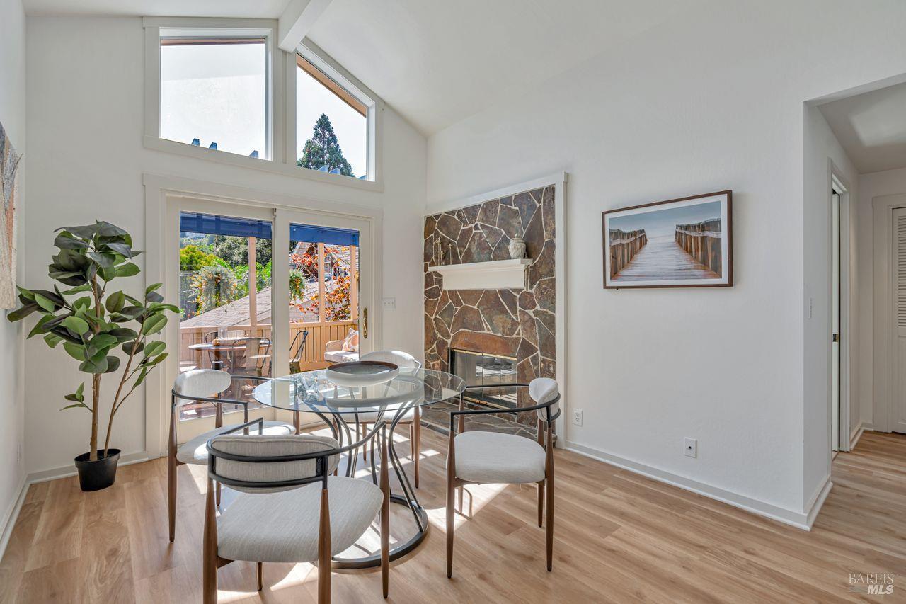 Detail Gallery Image 3 of 27 For 105 Bayview St, San Rafael,  CA 94901 - 3 Beds | 2 Baths