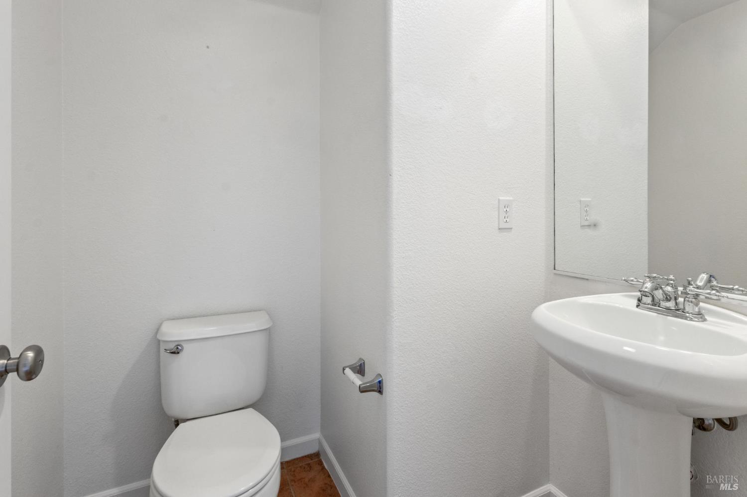 Detail Gallery Image 8 of 48 For 5018 Brown Ln, Fairfield,  CA 94533 - 3 Beds | 2/1 Baths