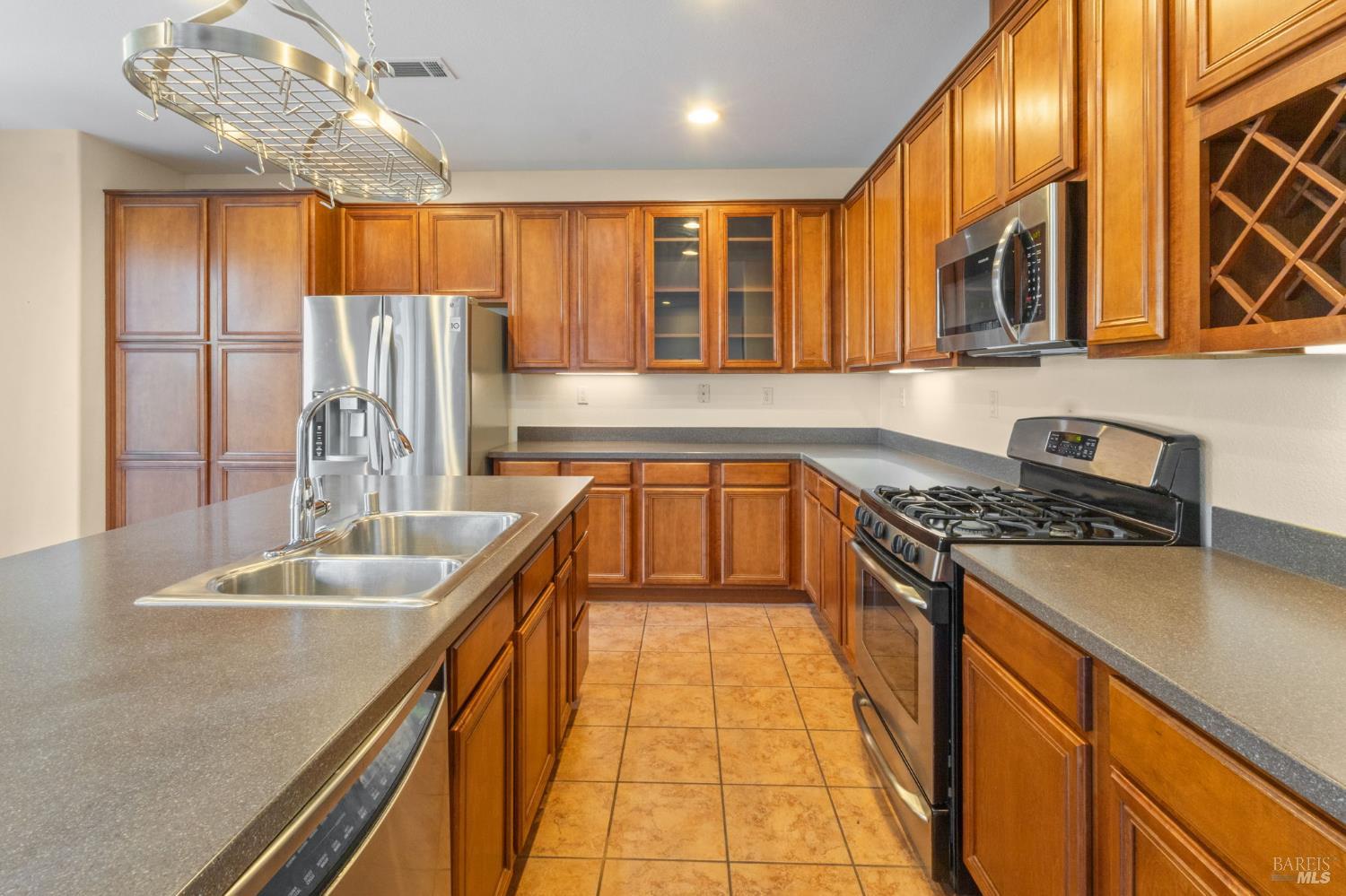 Detail Gallery Image 15 of 48 For 5018 Brown Ln, Fairfield,  CA 94533 - 3 Beds | 2/1 Baths