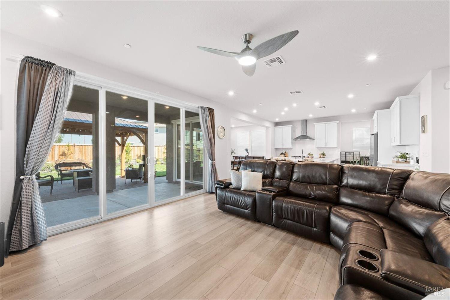 Detail Gallery Image 33 of 81 For 1532 Base Ct, Dixon,  CA 95620 - 4 Beds | 3 Baths