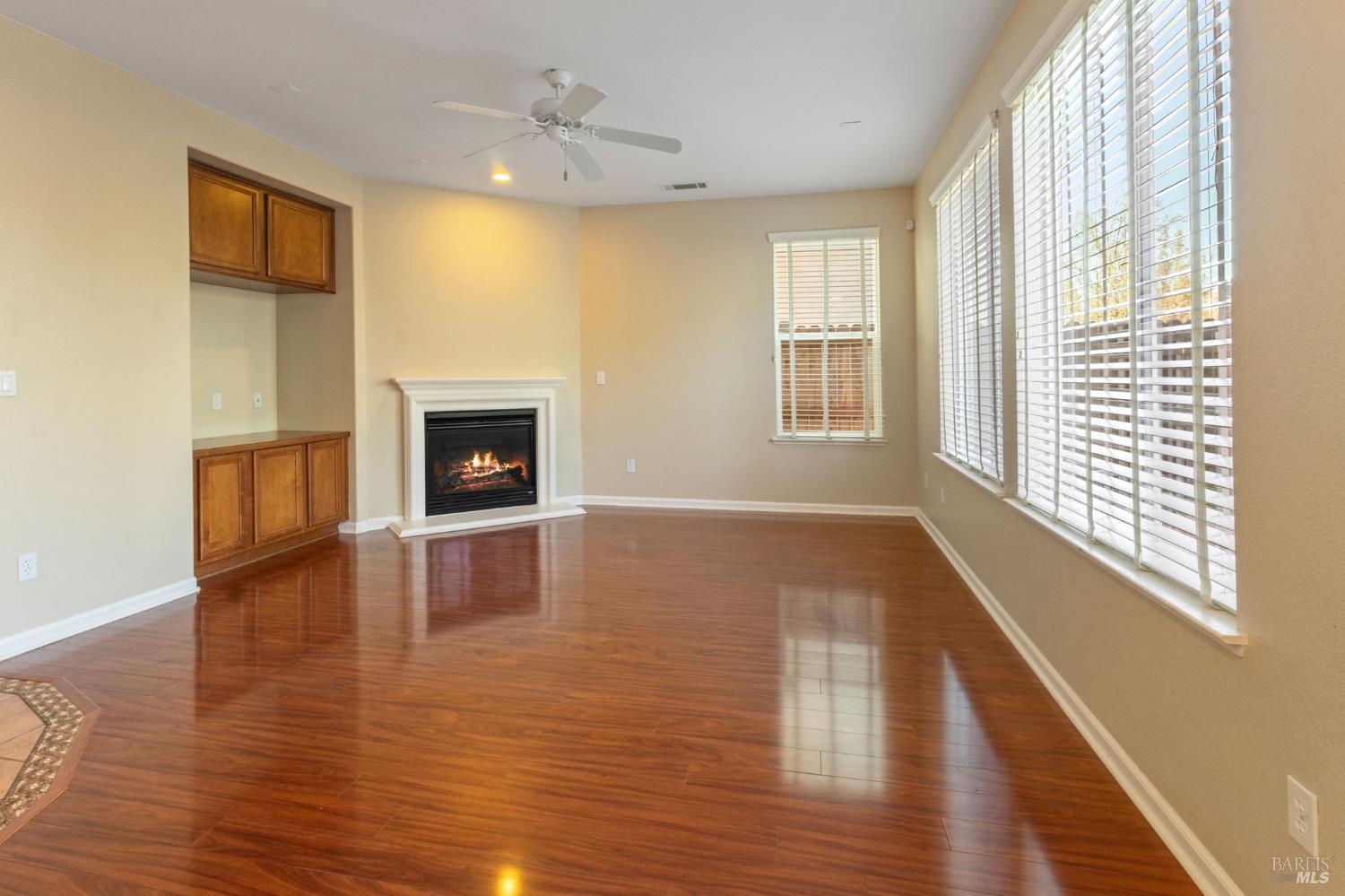 Detail Gallery Image 10 of 48 For 5018 Brown Ln, Fairfield,  CA 94533 - 3 Beds | 2/1 Baths