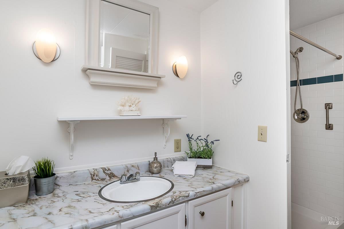 Detail Gallery Image 11 of 16 For 119 Marin Valley Dr, Novato,  CA 94949 - 2 Beds | 2 Baths