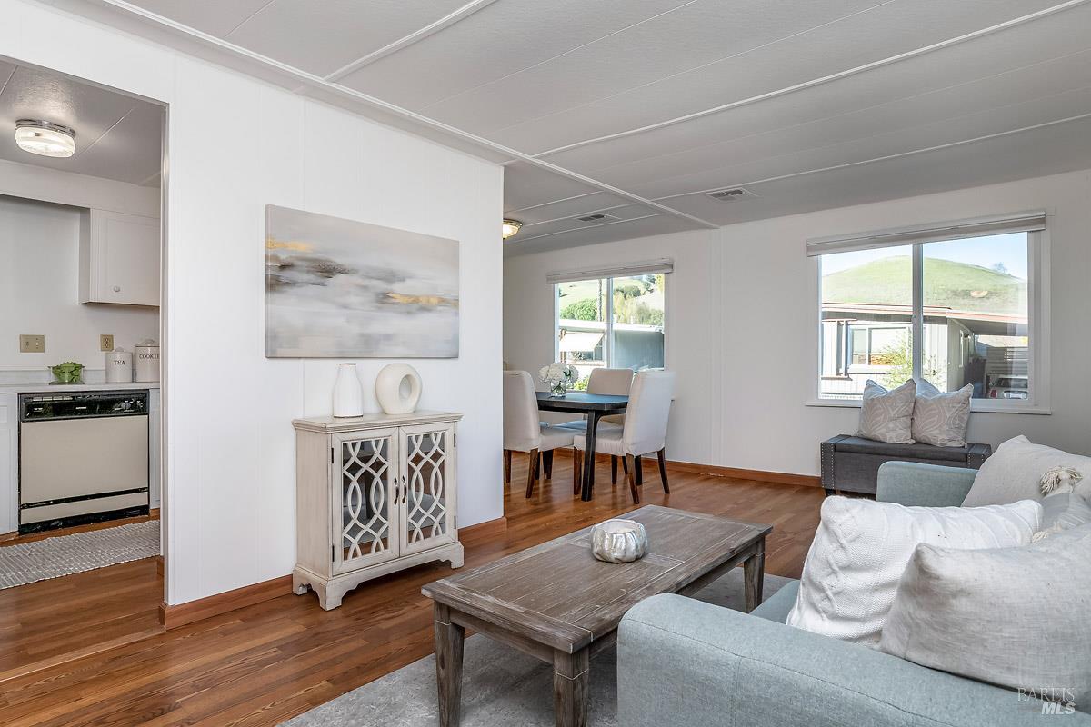 Detail Gallery Image 5 of 16 For 119 Marin Valley Dr, Novato,  CA 94949 - 2 Beds | 2 Baths