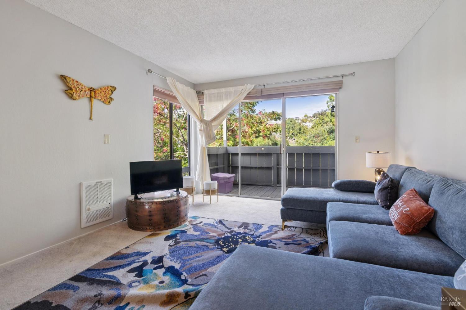 Detail Gallery Image 8 of 34 For 900 Southampton Rd #2,  Benicia,  CA 94510 - 1 Beds | 1 Baths