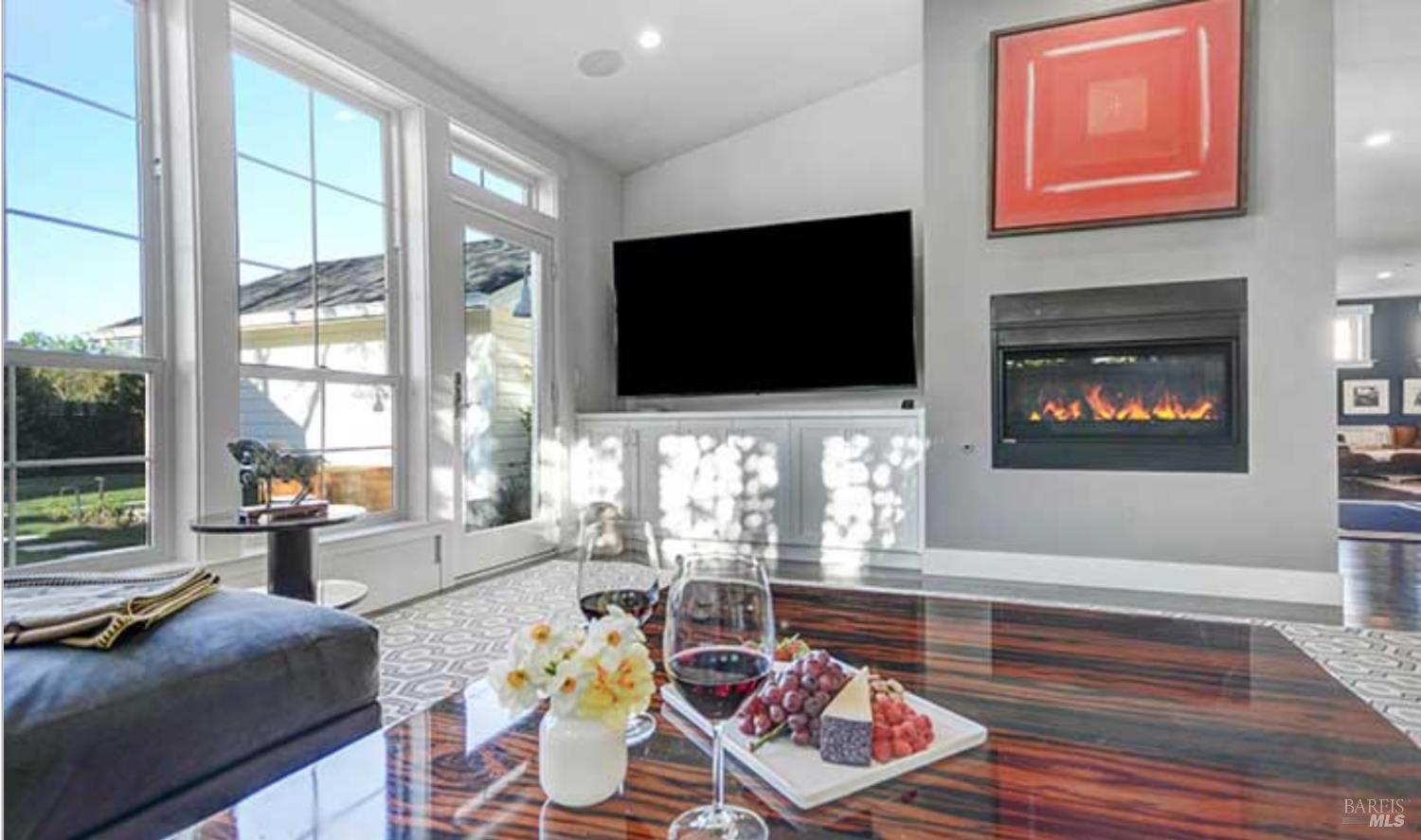 Detail Gallery Image 10 of 41 For 230 Newcomb St, Sonoma,  CA 95476 - 3 Beds | 3 Baths