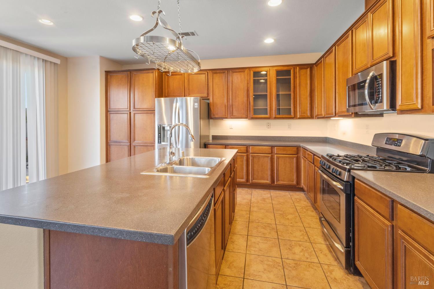 Detail Gallery Image 14 of 48 For 5018 Brown Ln, Fairfield,  CA 94533 - 3 Beds | 2/1 Baths