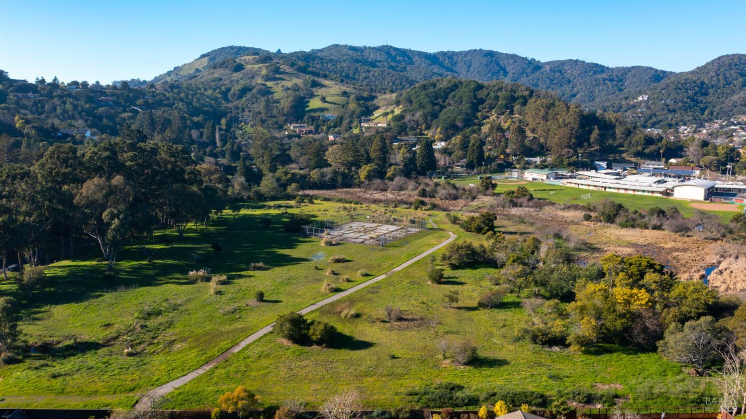 Detail Gallery Image 18 of 34 For 40 Surfwood Cir, San Rafael,  CA 94901 - 4 Beds | 2 Baths