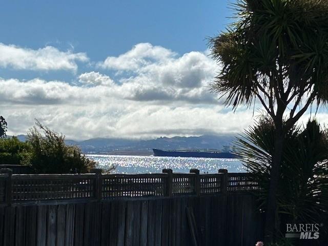 Detail Gallery Image 15 of 34 For 40 Surfwood Cir, San Rafael,  CA 94901 - 4 Beds | 2 Baths