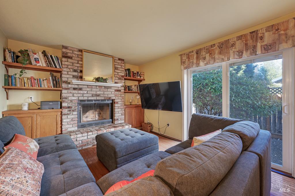 Detail Gallery Image 11 of 27 For 1905 Belair Way, Santa Rosa,  CA 95403 - 4 Beds | 3 Baths