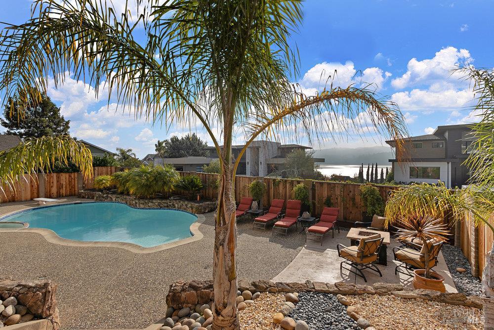 Detail Gallery Image 14 of 30 For 1190 Church St, Benicia,  CA 94510 - 3 Beds | 2 Baths