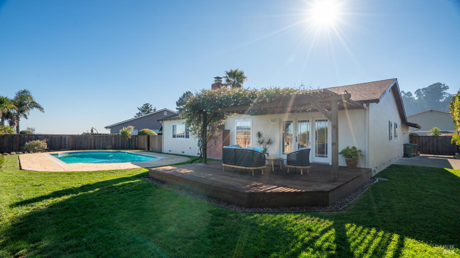 Detail Gallery Image 29 of 34 For 40 Surfwood Cir, San Rafael,  CA 94901 - 4 Beds | 2 Baths