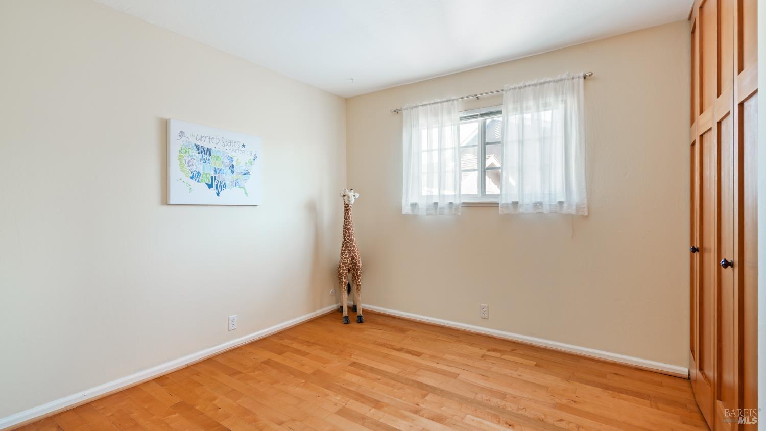 Detail Gallery Image 10 of 34 For 40 Surfwood Cir, San Rafael,  CA 94901 - 4 Beds | 2 Baths