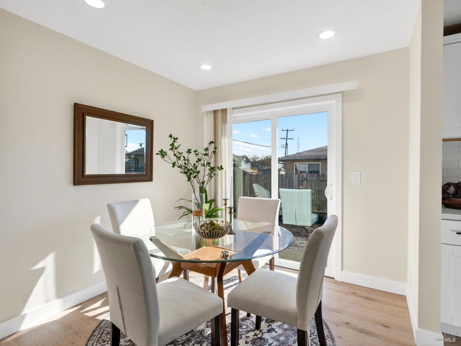 Detail Gallery Image 9 of 43 For 138 Dieninger St, Vallejo,  CA 94589 - 3 Beds | 2 Baths