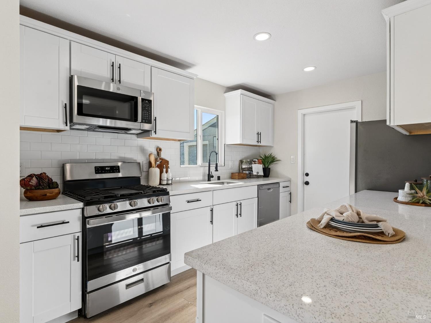 Detail Gallery Image 11 of 43 For 138 Dieninger St, Vallejo,  CA 94589 - 3 Beds | 2 Baths