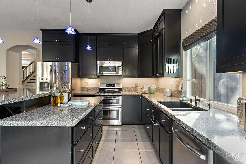 Detail Gallery Image 14 of 42 For 387 Allen Way, Benicia,  CA 94510 - 4 Beds | 2/1 Baths