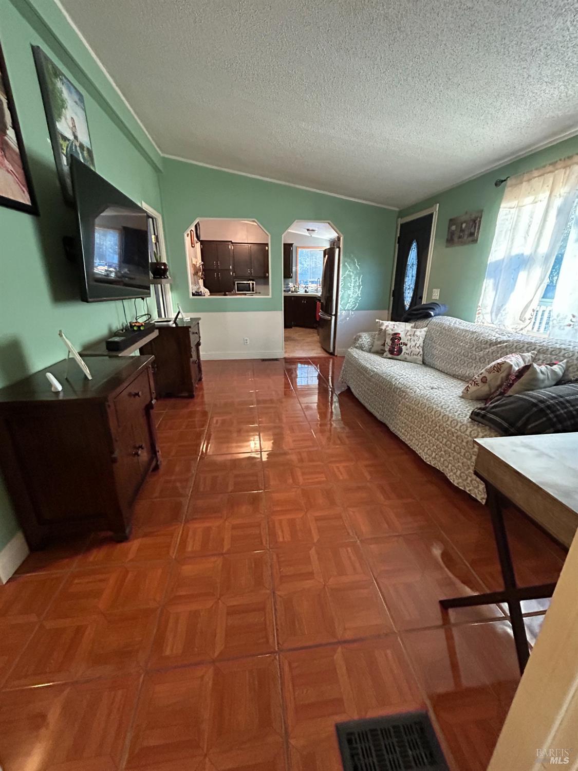 Detail Gallery Image 2 of 12 For 1114 Lake Mendocino Dr, Ukiah,  CA 95482 - 3 Beds | 2 Baths