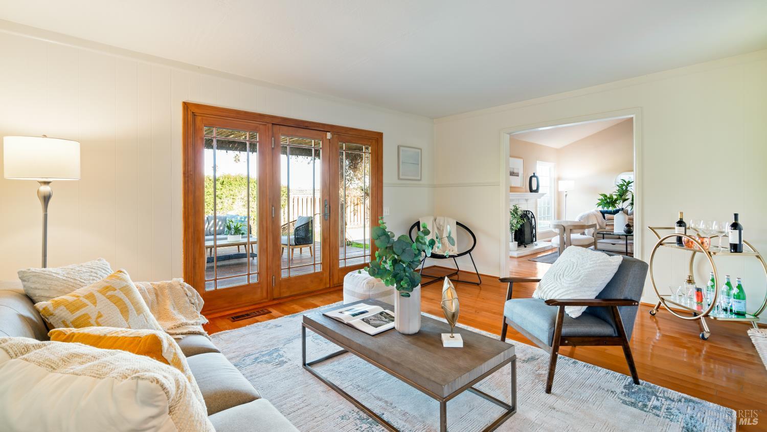 Detail Gallery Image 4 of 34 For 40 Surfwood Cir, San Rafael,  CA 94901 - 4 Beds | 2 Baths