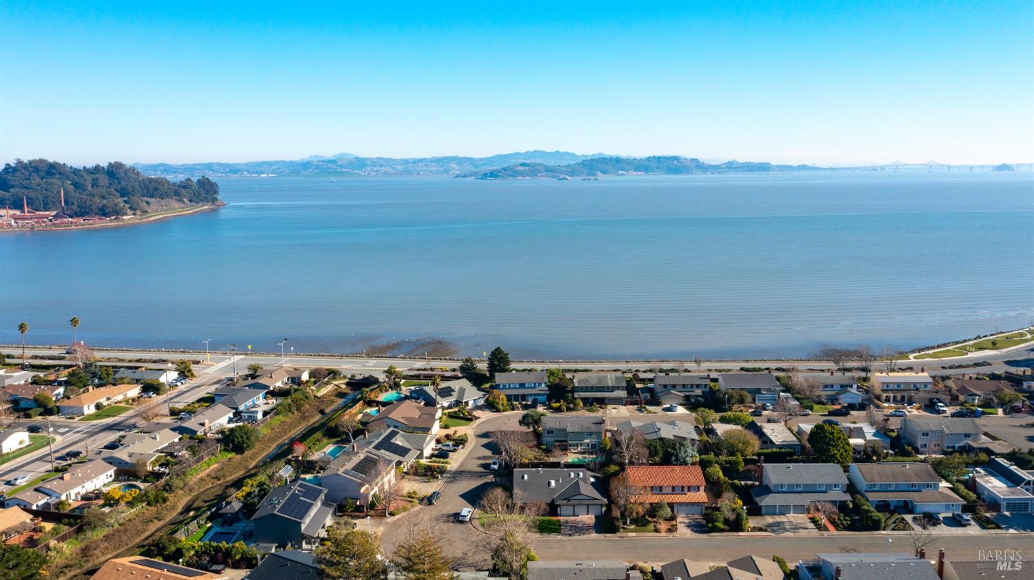 Detail Gallery Image 17 of 34 For 40 Surfwood Cir, San Rafael,  CA 94901 - 4 Beds | 2 Baths