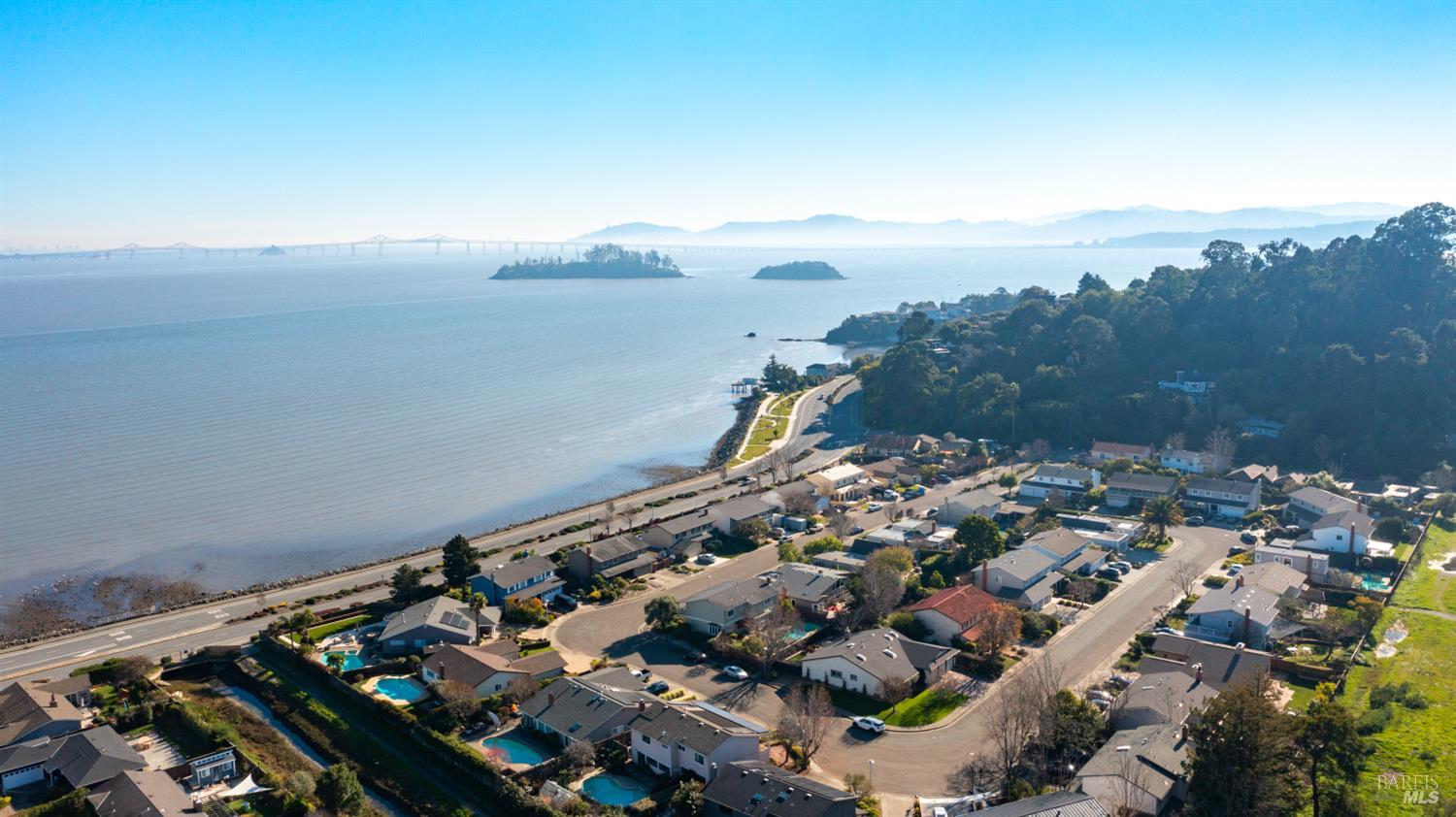 Detail Gallery Image 30 of 34 For 40 Surfwood Cir, San Rafael,  CA 94901 - 4 Beds | 2 Baths