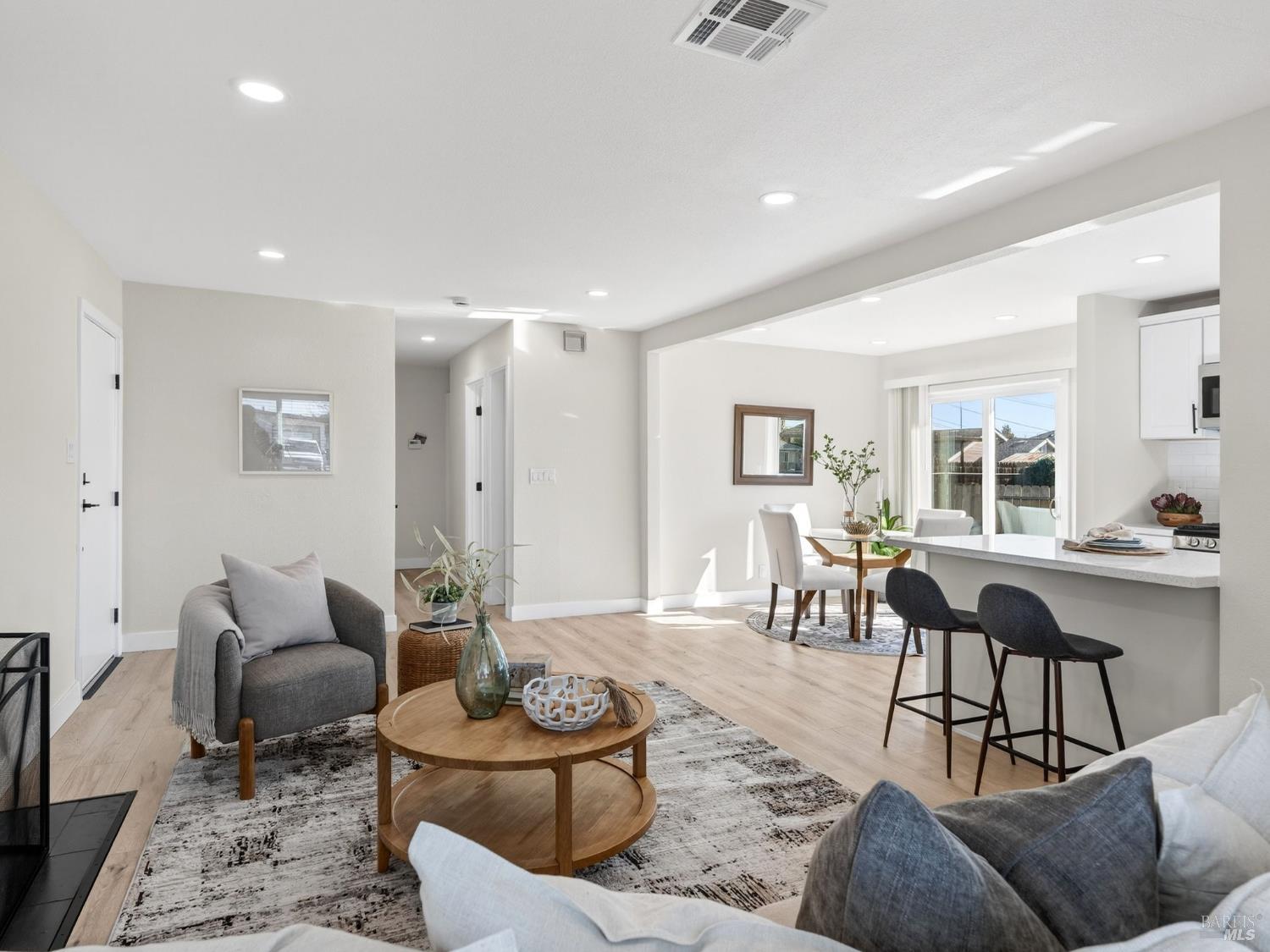 Detail Gallery Image 6 of 43 For 138 Dieninger St, Vallejo,  CA 94589 - 3 Beds | 2 Baths