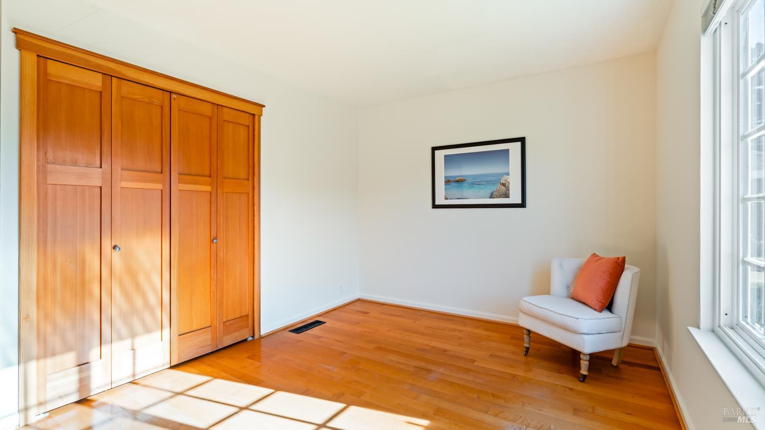 Detail Gallery Image 11 of 34 For 40 Surfwood Cir, San Rafael,  CA 94901 - 4 Beds | 2 Baths