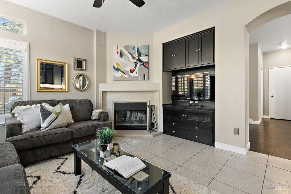 Detail Gallery Image 18 of 42 For 387 Allen Way, Benicia,  CA 94510 - 4 Beds | 2/1 Baths