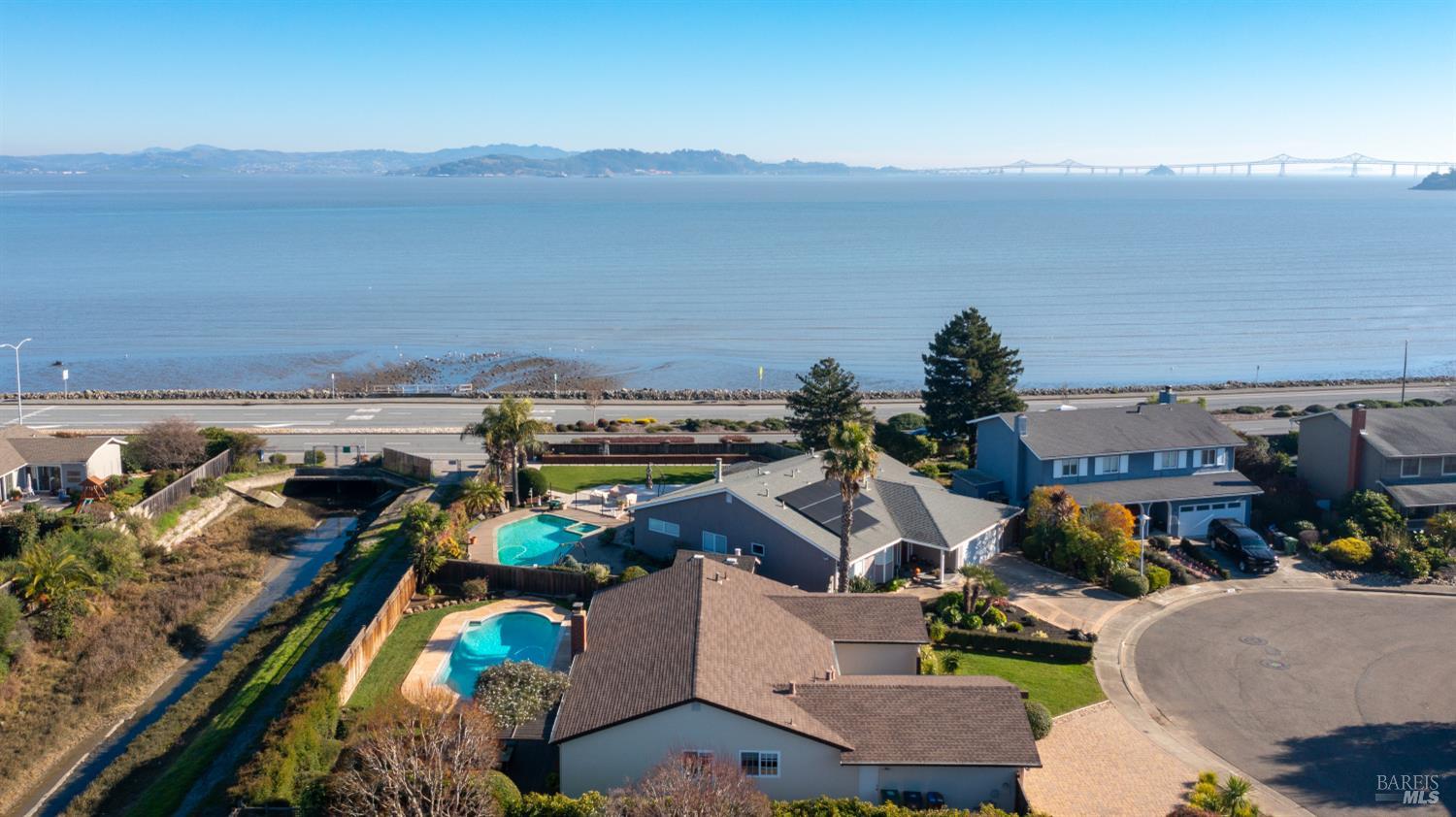 Detail Gallery Image 20 of 34 For 40 Surfwood Cir, San Rafael,  CA 94901 - 4 Beds | 2 Baths