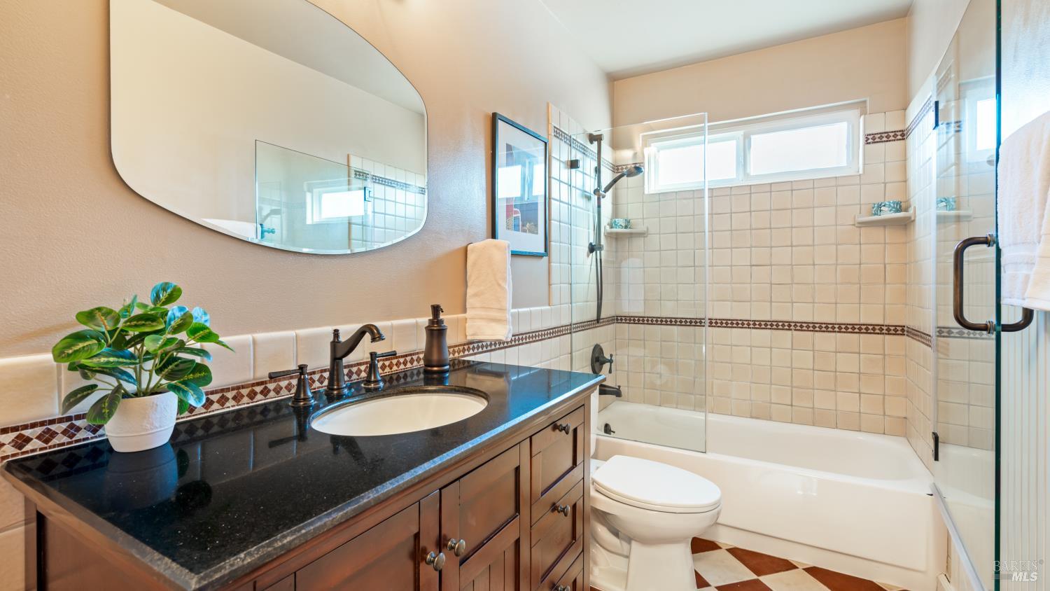 Detail Gallery Image 12 of 34 For 40 Surfwood Cir, San Rafael,  CA 94901 - 4 Beds | 2 Baths
