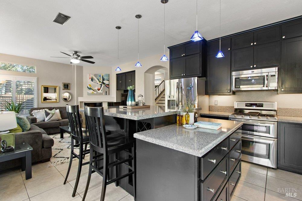 Detail Gallery Image 13 of 42 For 387 Allen Way, Benicia,  CA 94510 - 4 Beds | 2/1 Baths