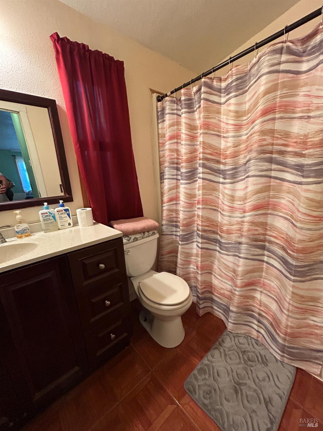 Detail Gallery Image 8 of 12 For 1114 Lake Mendocino Dr, Ukiah,  CA 95482 - 3 Beds | 2 Baths