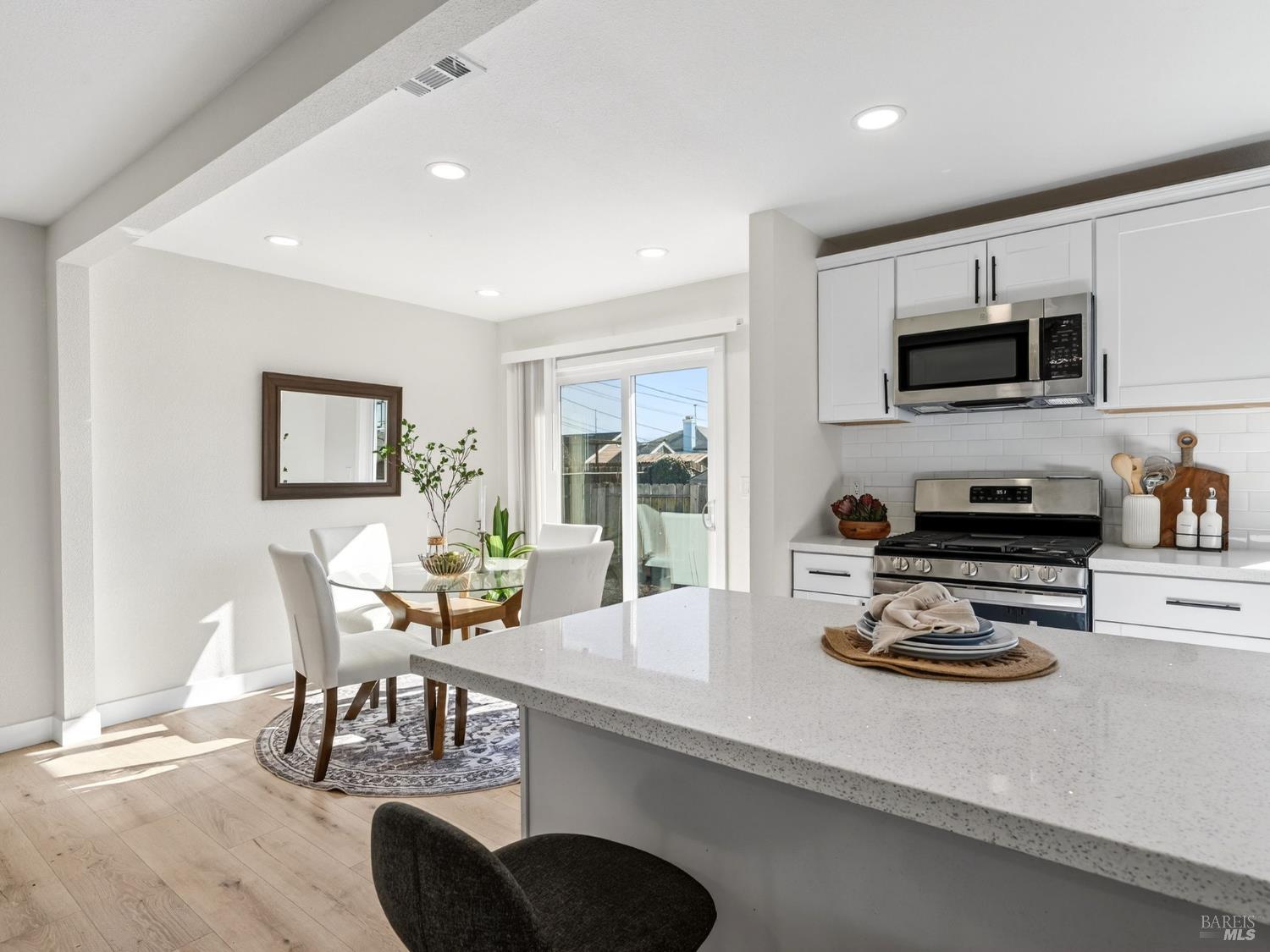 Detail Gallery Image 8 of 43 For 138 Dieninger St, Vallejo,  CA 94589 - 3 Beds | 2 Baths