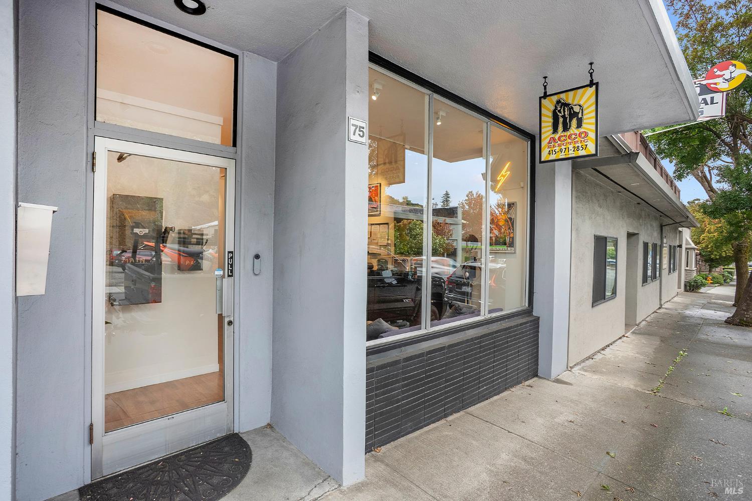 Detail Gallery Image 6 of 34 For 65 Red Hill Ave, San Anselmo,  CA 94960 - – Beds | – Baths