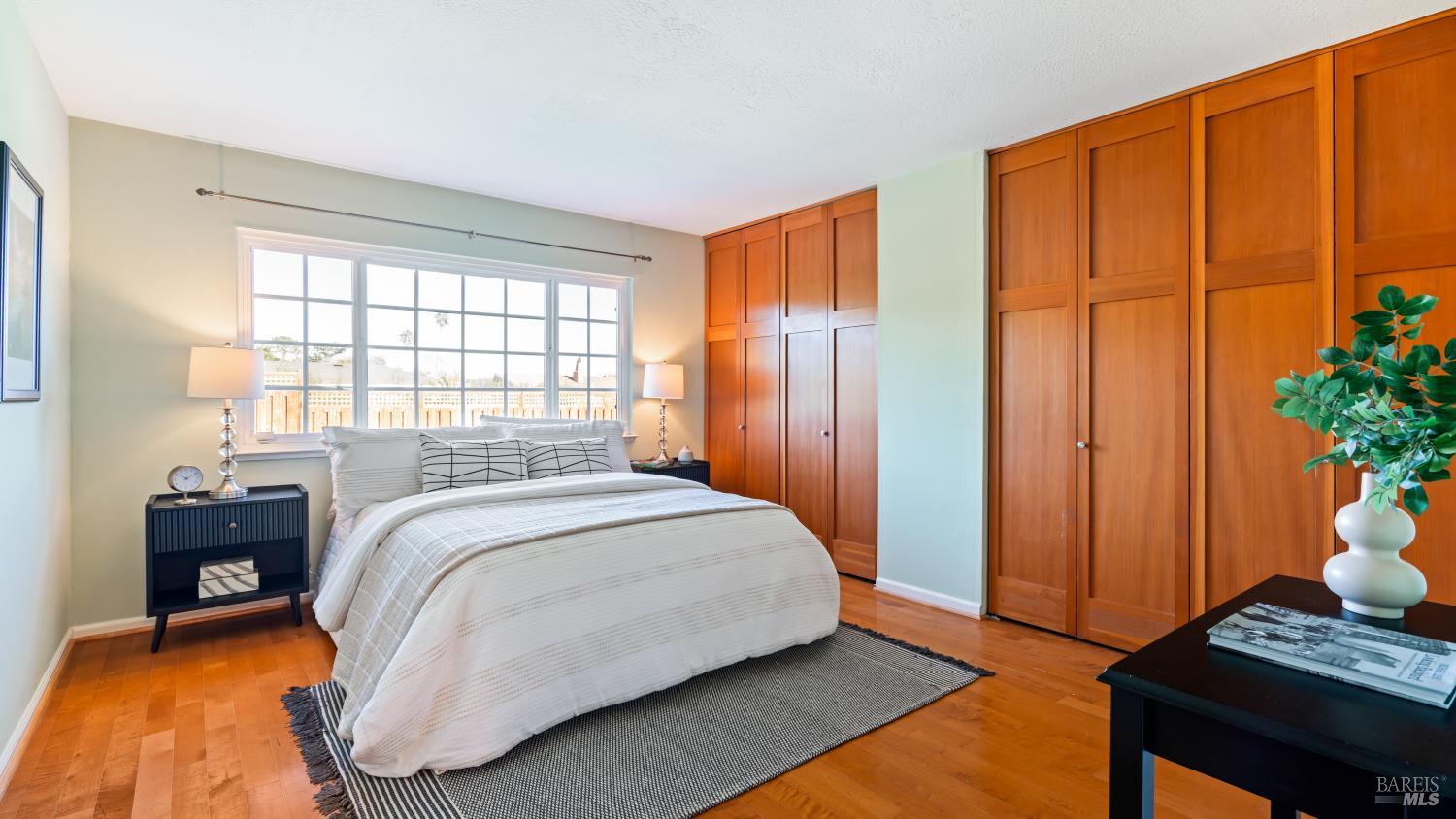 Detail Gallery Image 7 of 34 For 40 Surfwood Cir, San Rafael,  CA 94901 - 4 Beds | 2 Baths