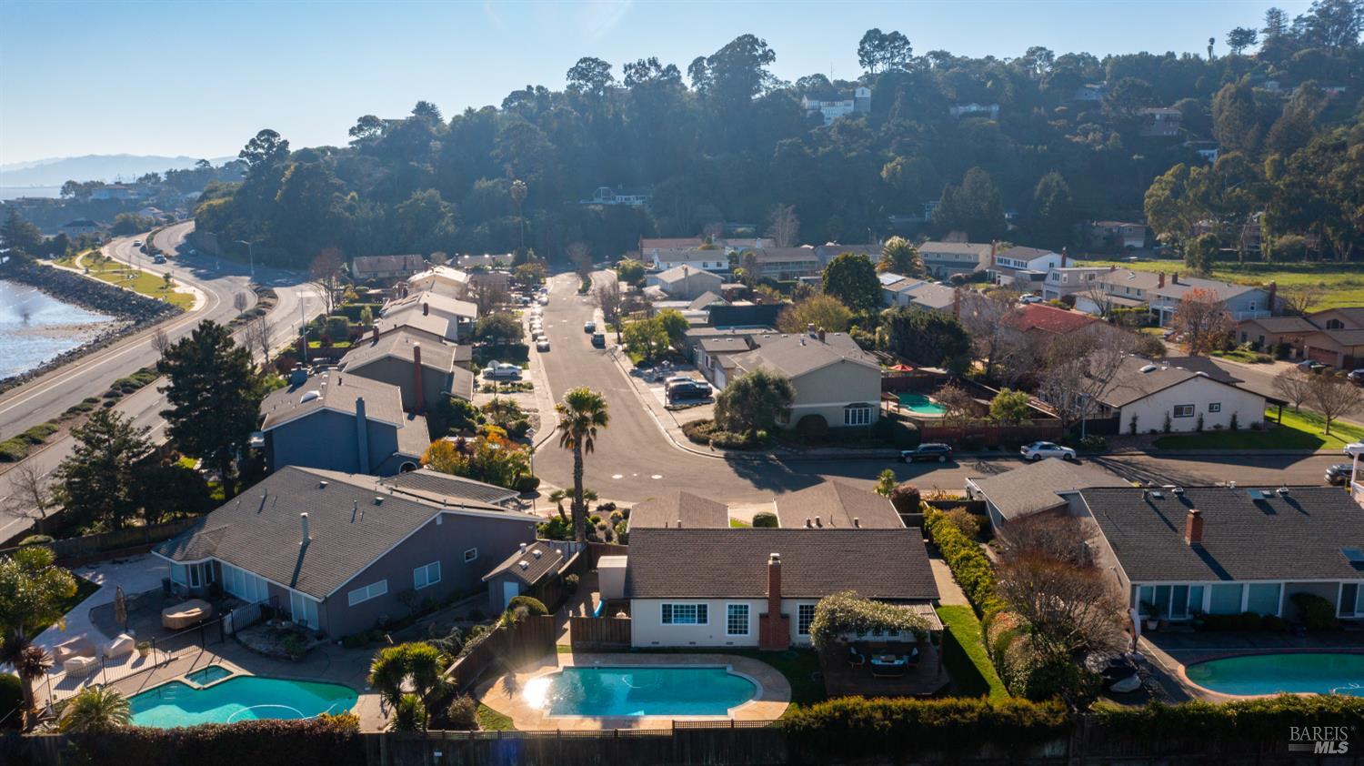 Detail Gallery Image 32 of 34 For 40 Surfwood Cir, San Rafael,  CA 94901 - 4 Beds | 2 Baths