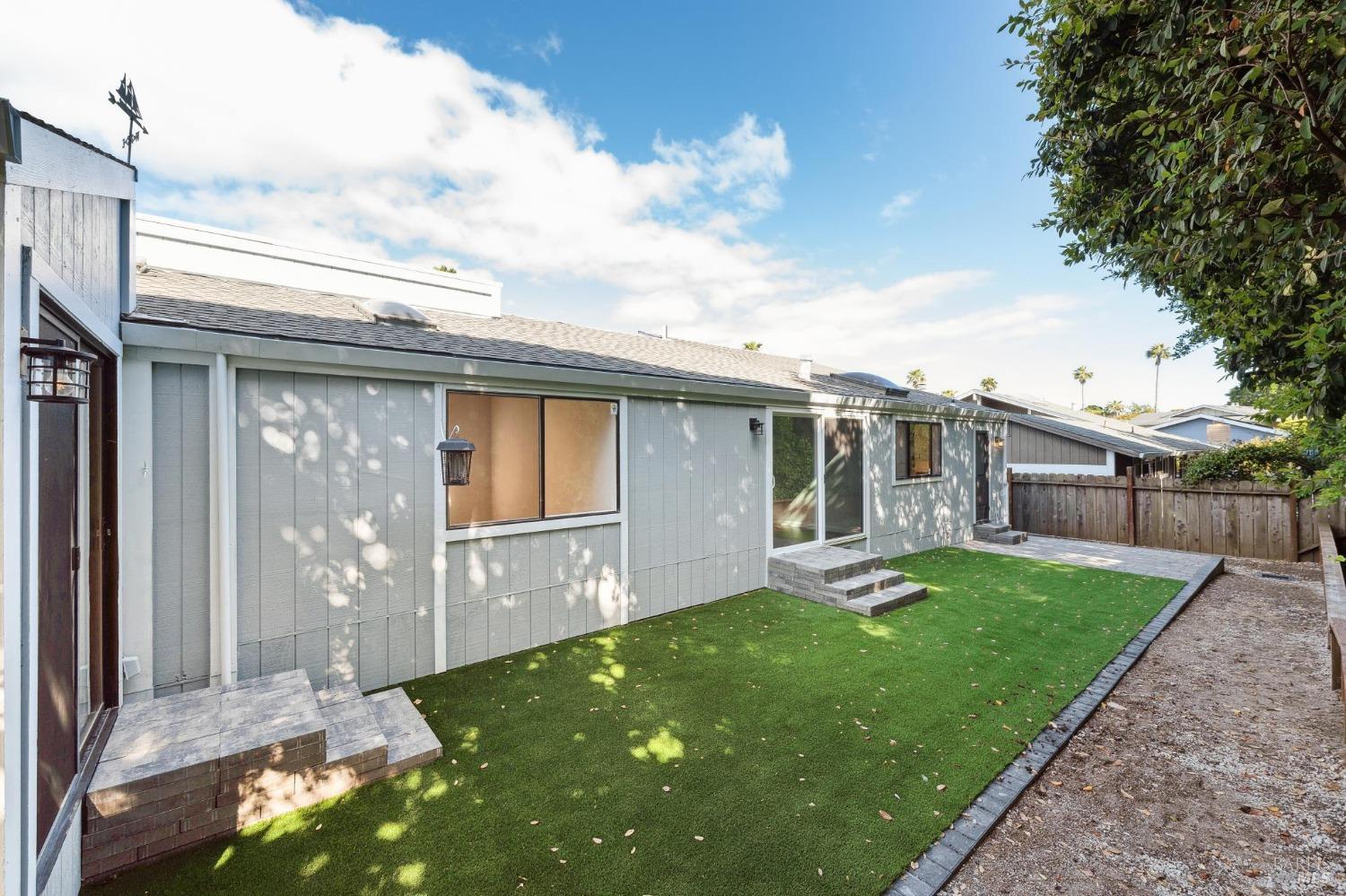 Detail Gallery Image 28 of 57 For 31 Antilles Way, Tiburon,  CA 94920 - 3 Beds | 2/1 Baths