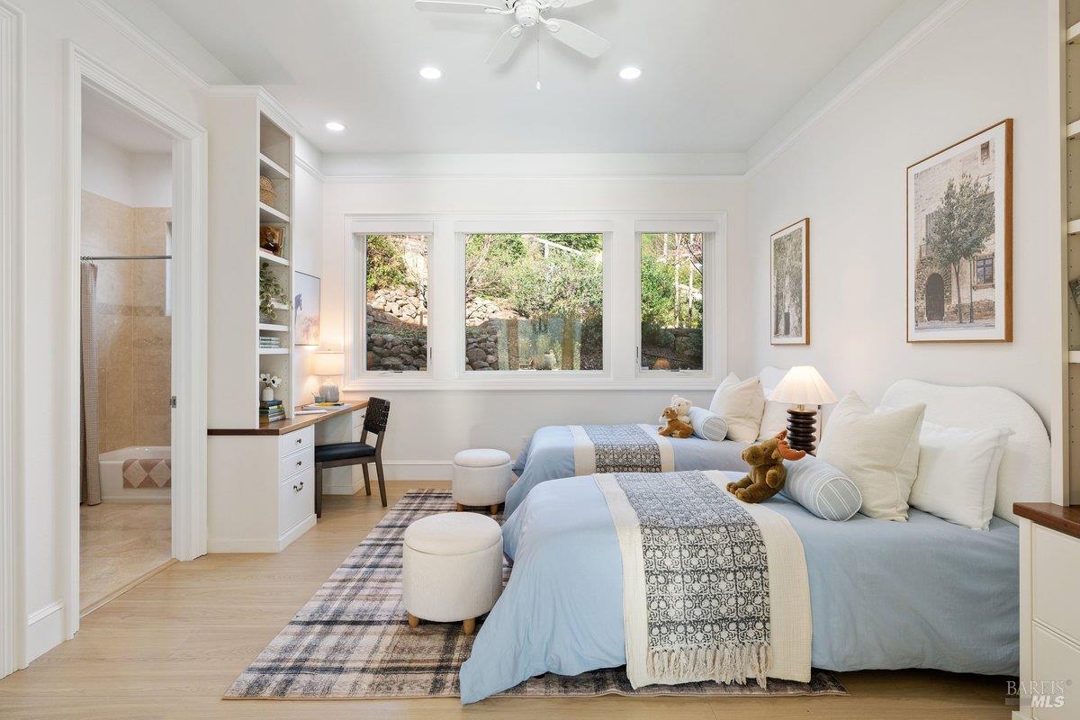 Detail Gallery Image 26 of 32 For 11 Loch Haven Ct, San Rafael,  CA 94901 - 5 Beds | 4/1 Baths