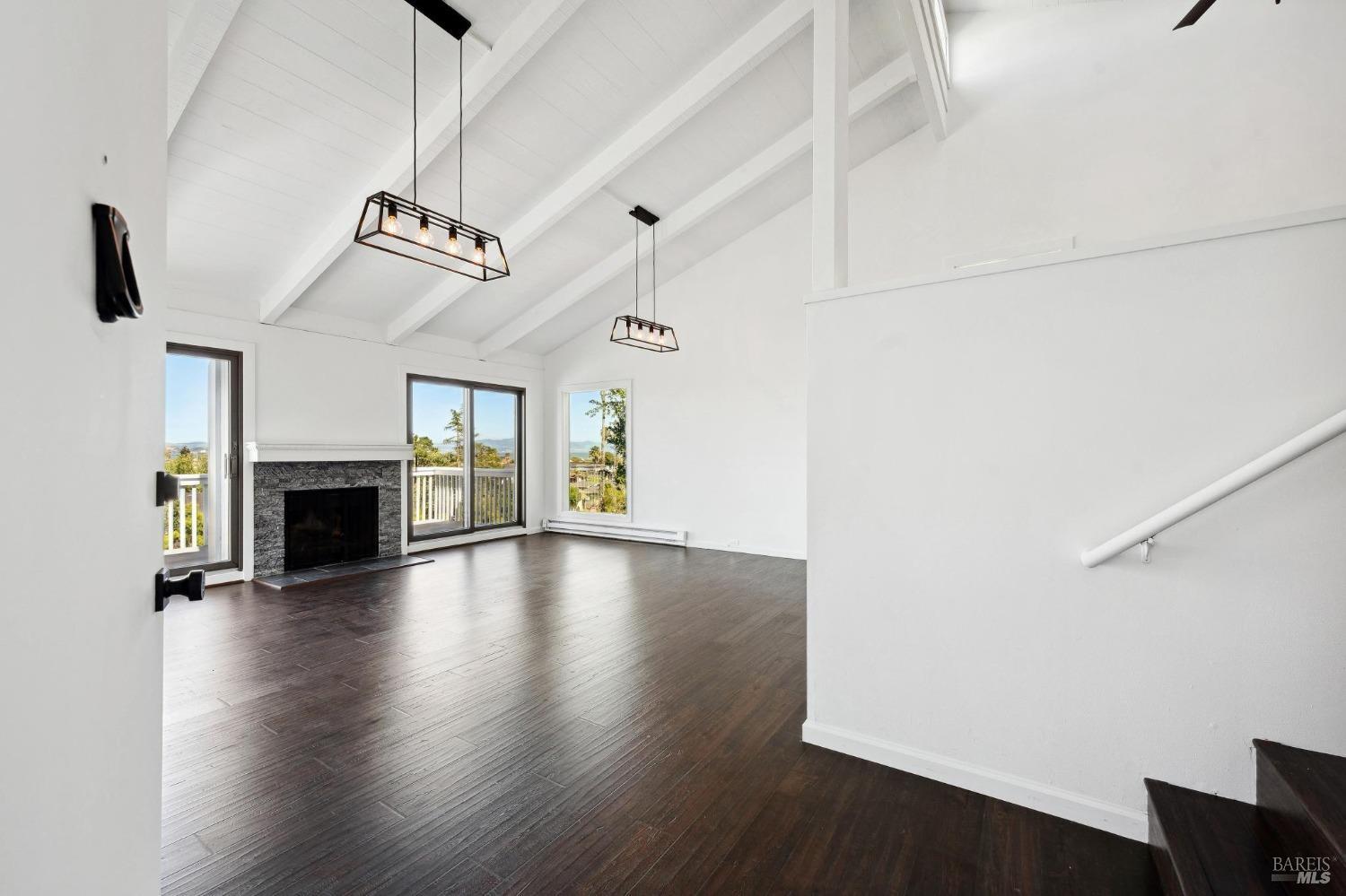 Detail Gallery Image 7 of 57 For 31 Antilles Way, Tiburon,  CA 94920 - 3 Beds | 2/1 Baths