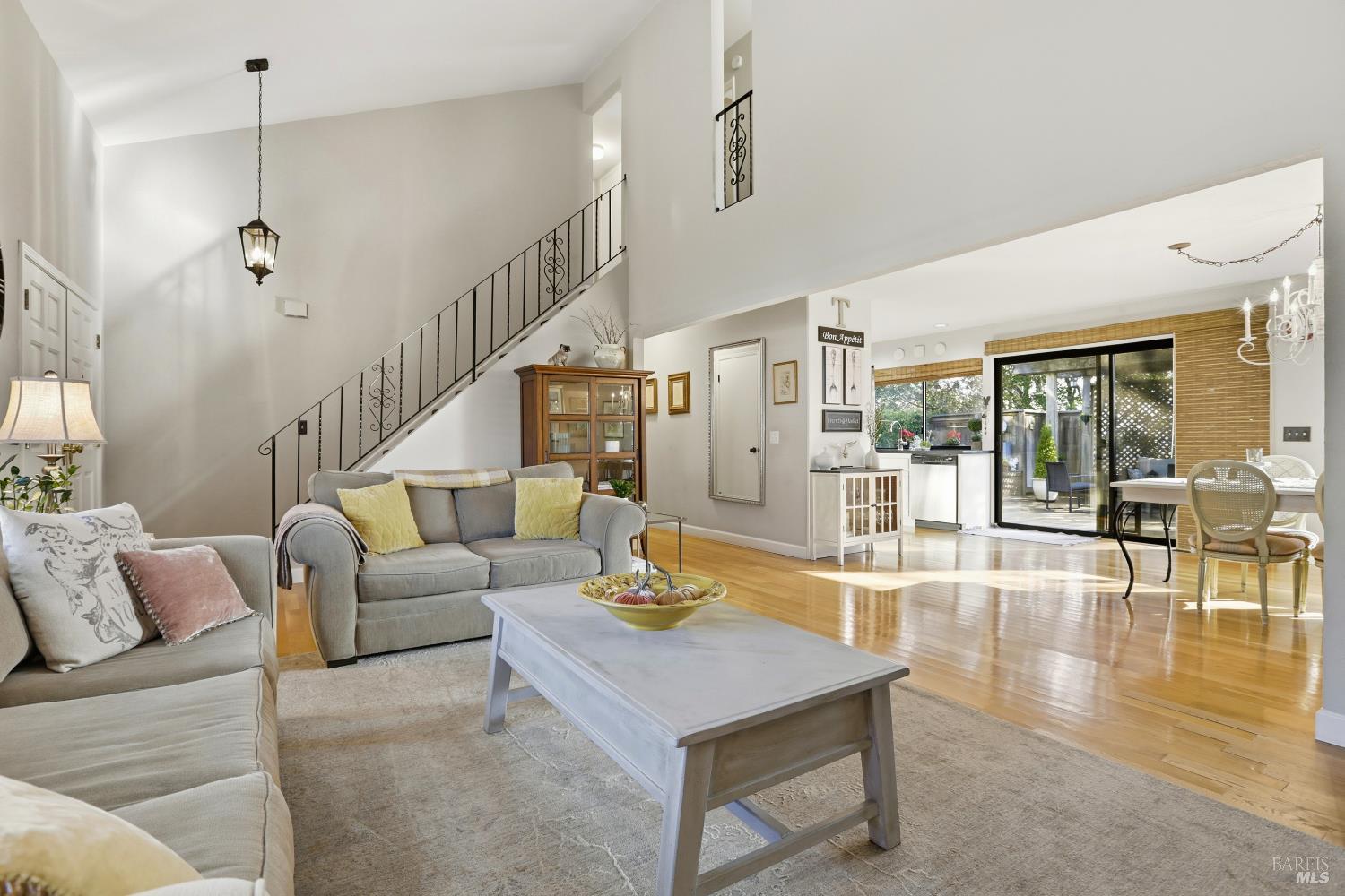 Detail Gallery Image 12 of 39 For 117 Michele Cir, Novato,  CA 94947 - 4 Beds | 3 Baths