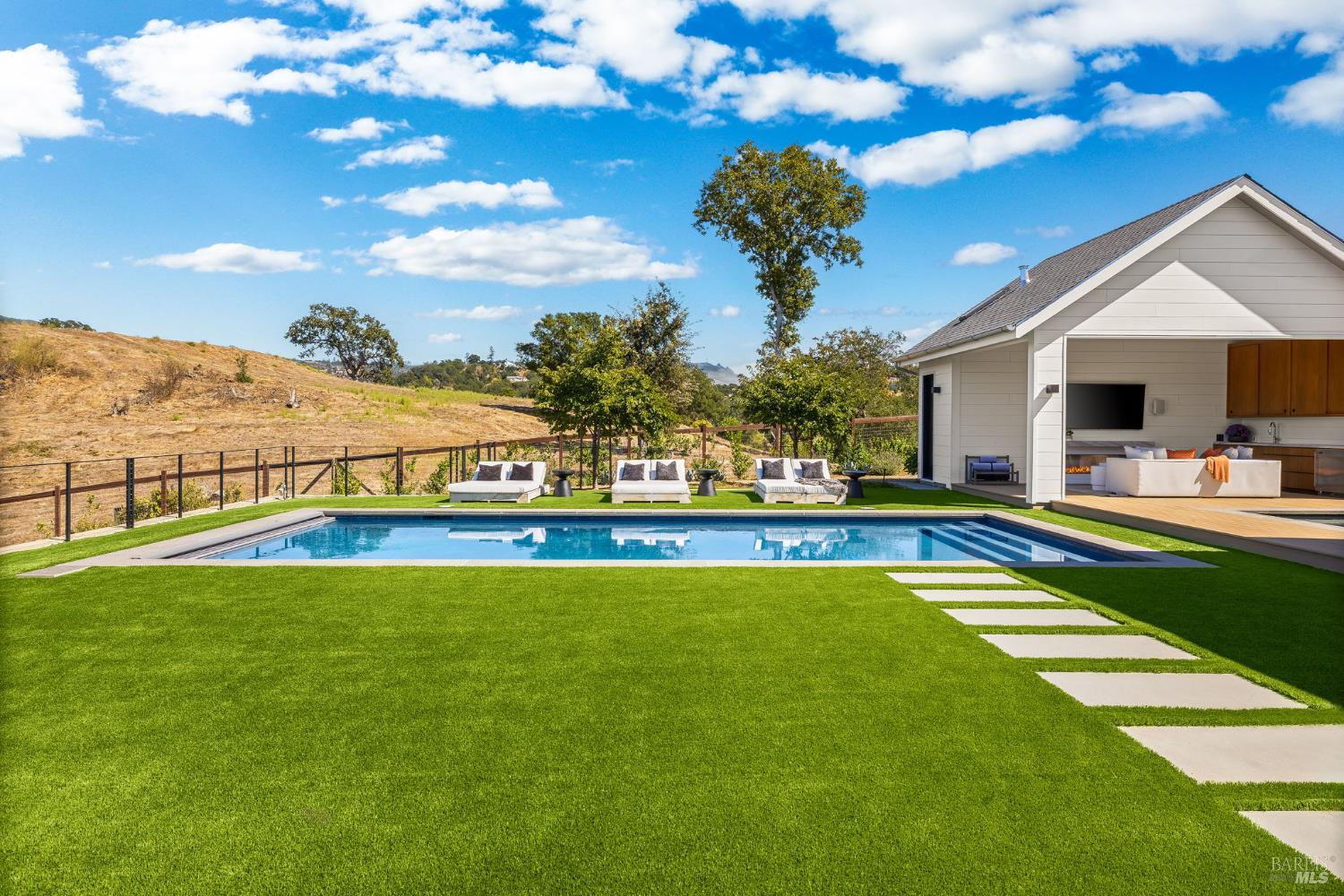 Detail Gallery Image 25 of 98 For 987 Mark West Springs Rd, Santa Rosa,  CA 95404 - 4 Beds | 4/4 Baths