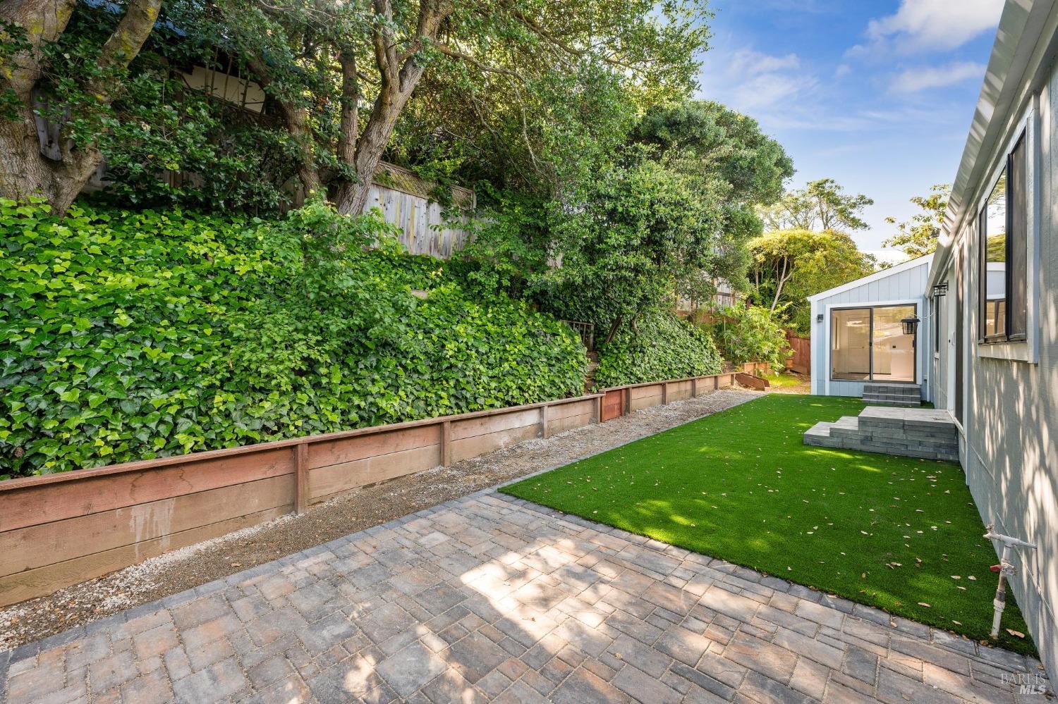 Detail Gallery Image 27 of 57 For 31 Antilles Way, Tiburon,  CA 94920 - 3 Beds | 2/1 Baths