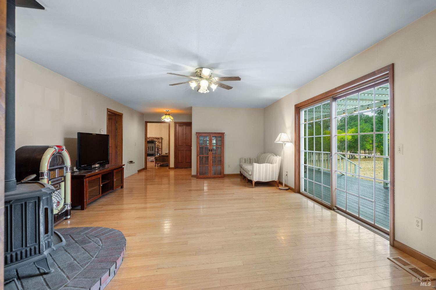 Detail Gallery Image 10 of 50 For 105 Serres Dr, Sonoma,  CA 95476 - 5 Beds | 3/1 Baths