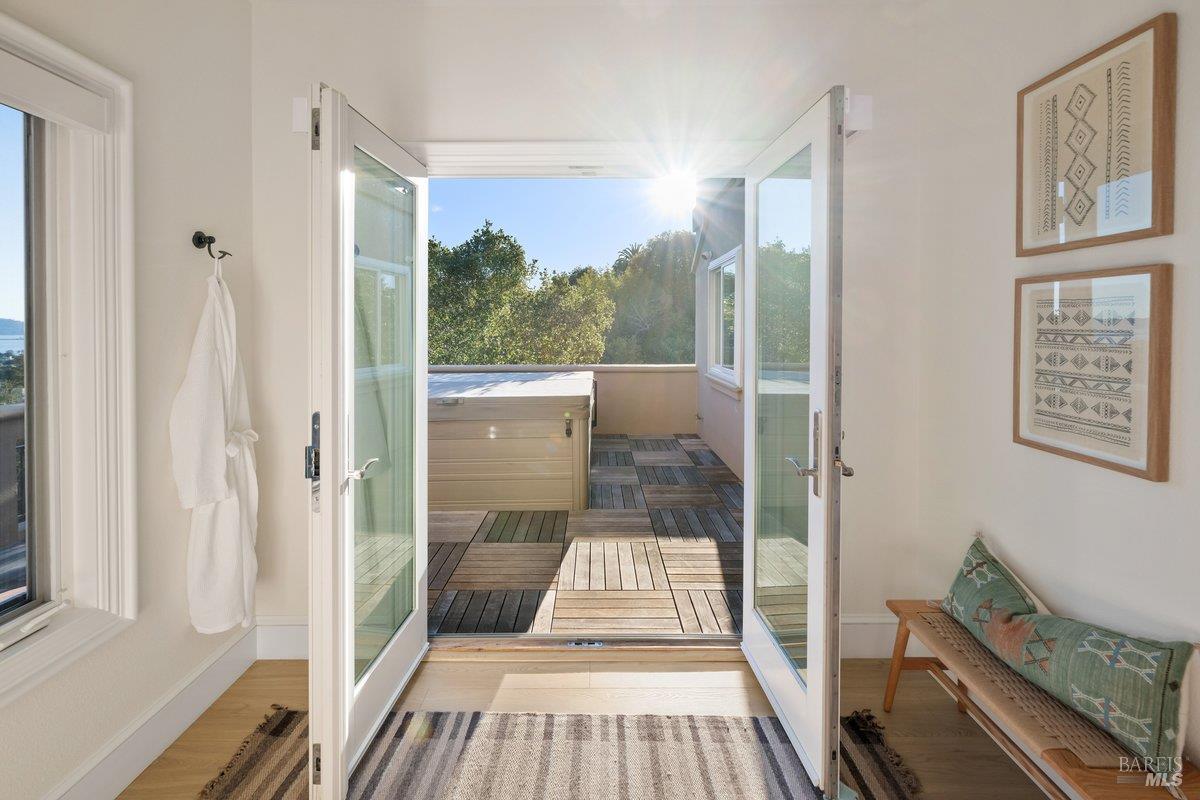 Detail Gallery Image 31 of 32 For 11 Loch Haven Ct, San Rafael,  CA 94901 - 5 Beds | 4/1 Baths