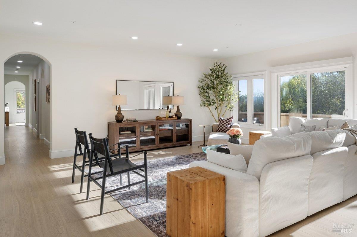 Detail Gallery Image 28 of 32 For 11 Loch Haven Ct, San Rafael,  CA 94901 - 5 Beds | 4/1 Baths